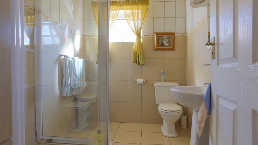 5 Bedroom Property for Sale in Azalea Park North West